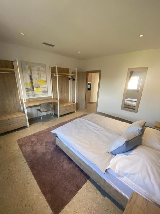 Apartmani Kumenat Biograd Na Moru Exterior foto